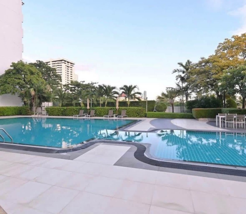 2-Bed 2-Bath 139 sqm Condo at DS Tower 2 near BTS Phrom Phong for Sale 16.8M THB