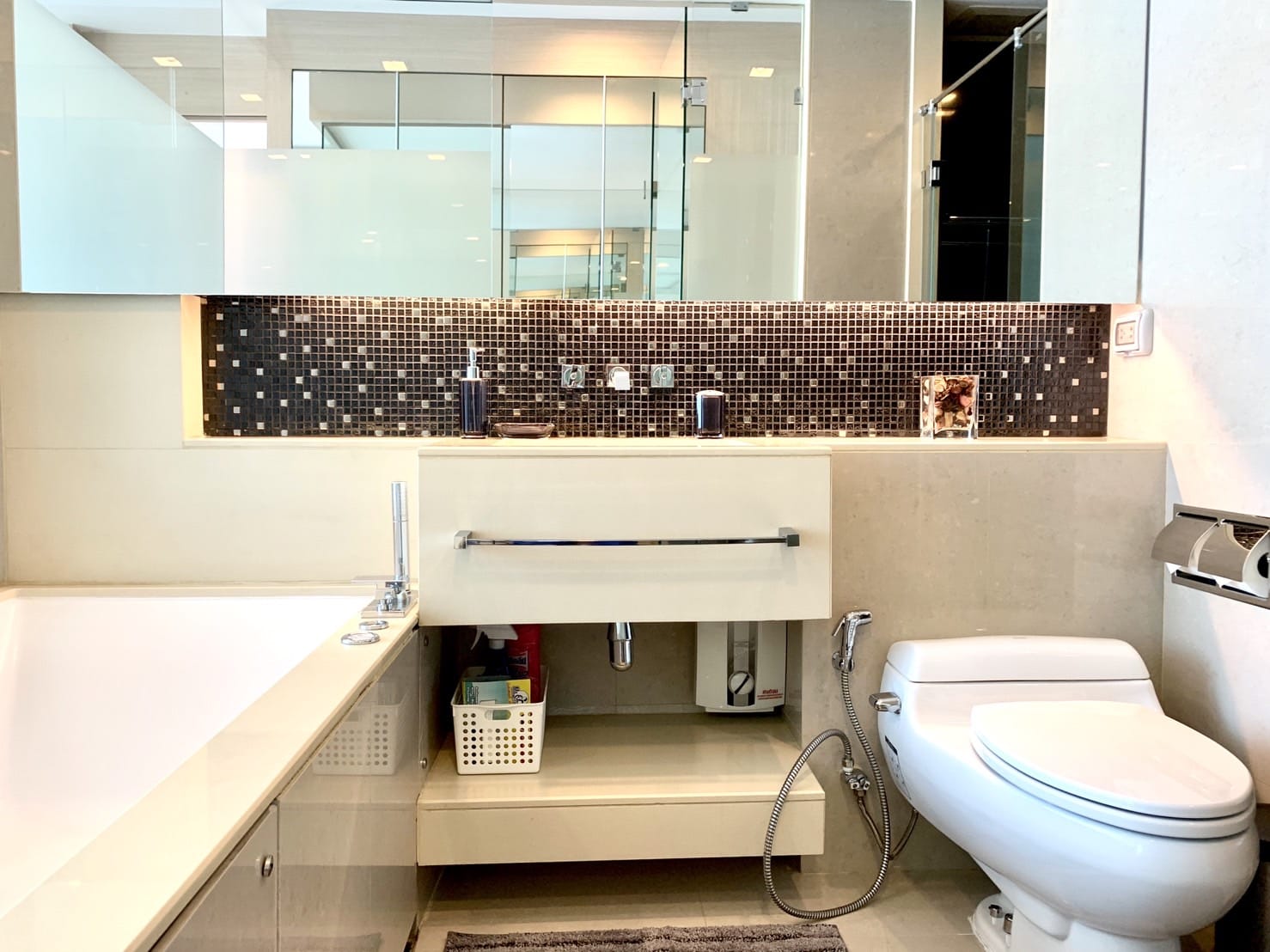 1-Bed 1-Bath 45 sqm Condo at The Address Asoke near MRT Phetchaburi for Rent 26K THB/month