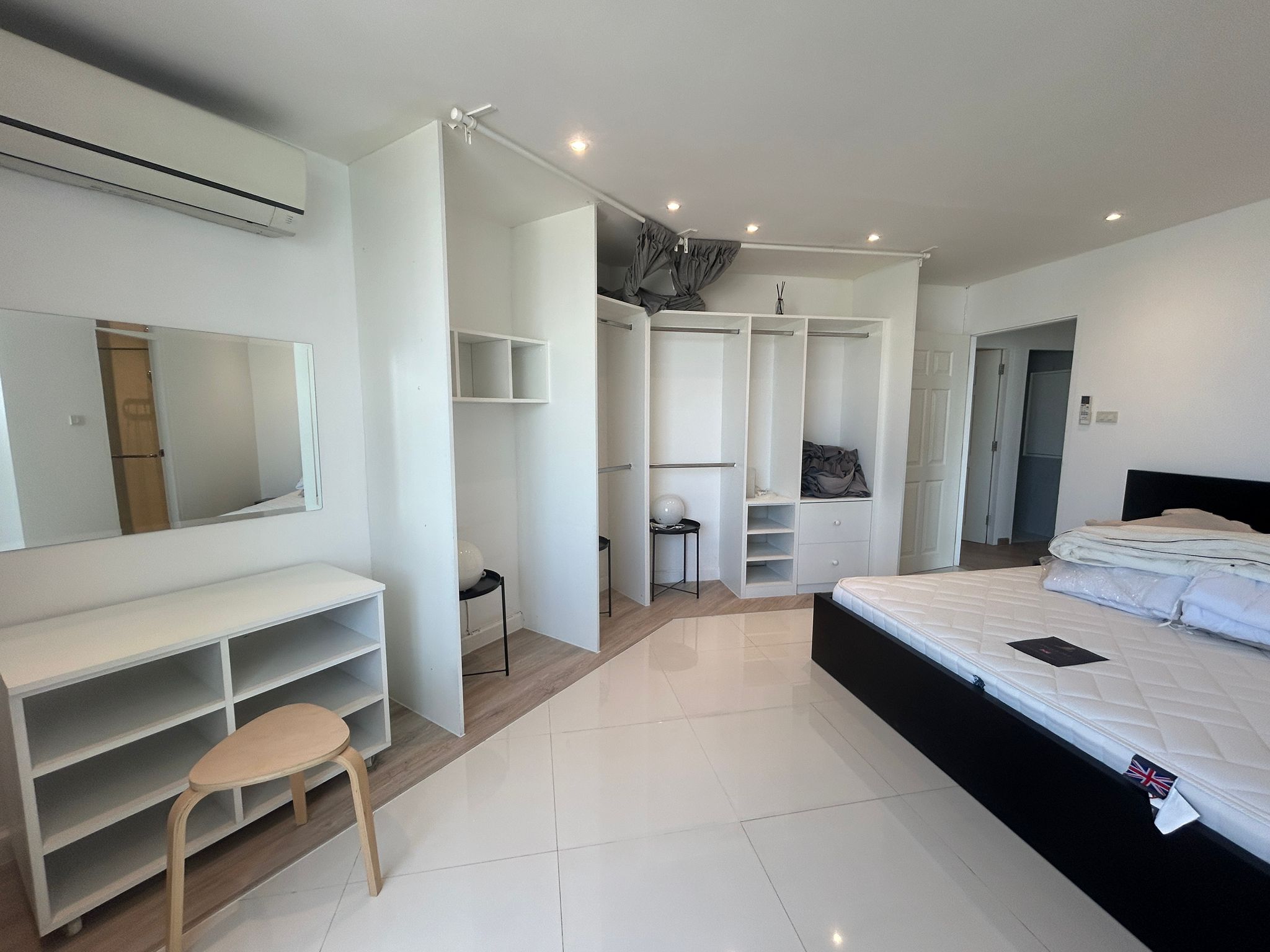 3-Bed 2-Bath 137 sqm Condo at D.S. Tower 2 Near BTS Phrom Phong for Rent 67,000 THB/month