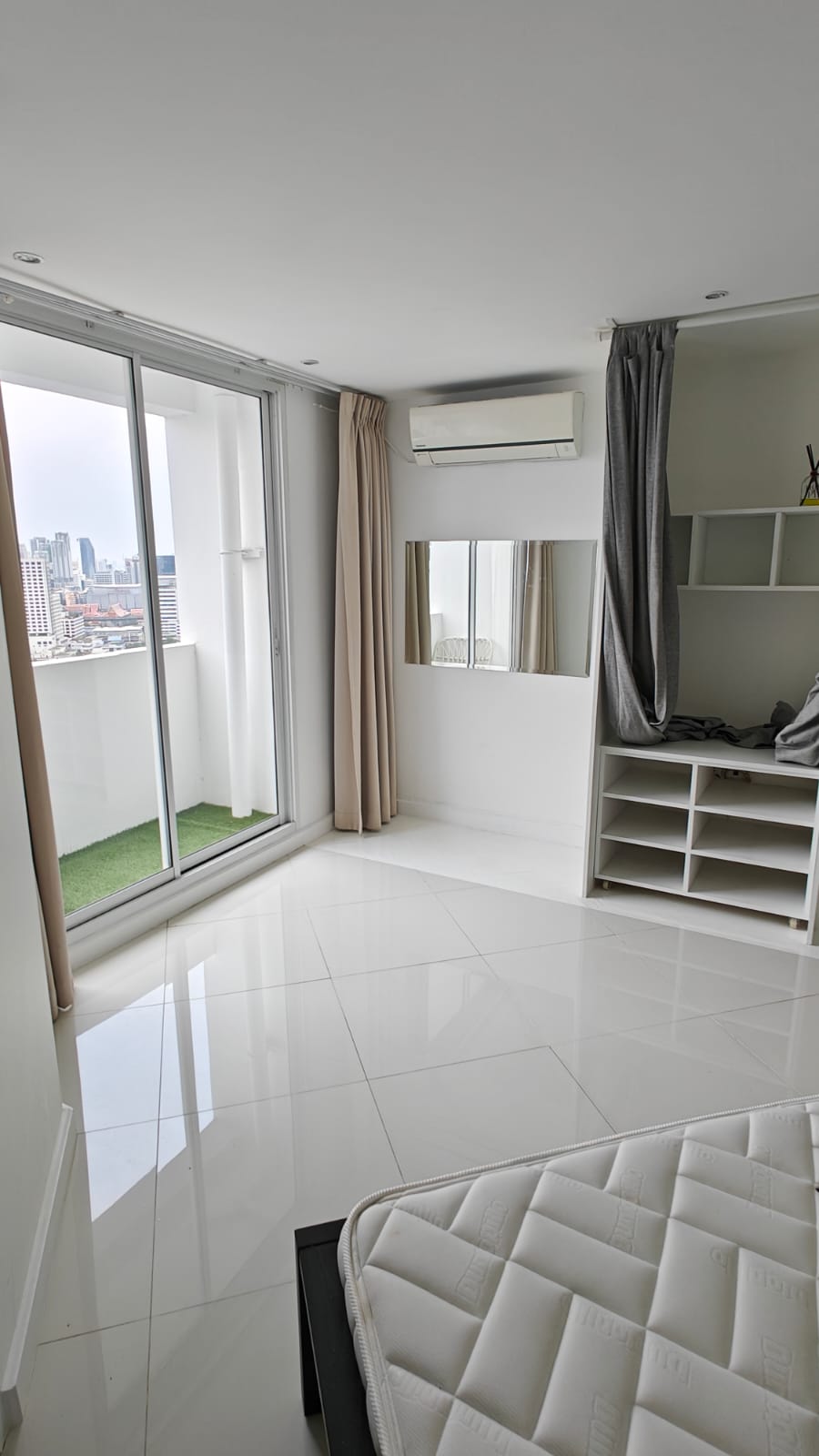3-Bed 2-Bath 137 sqm Condo at D.S. Tower 2 Near BTS Phrom Phong for Rent 67,000 THB/month