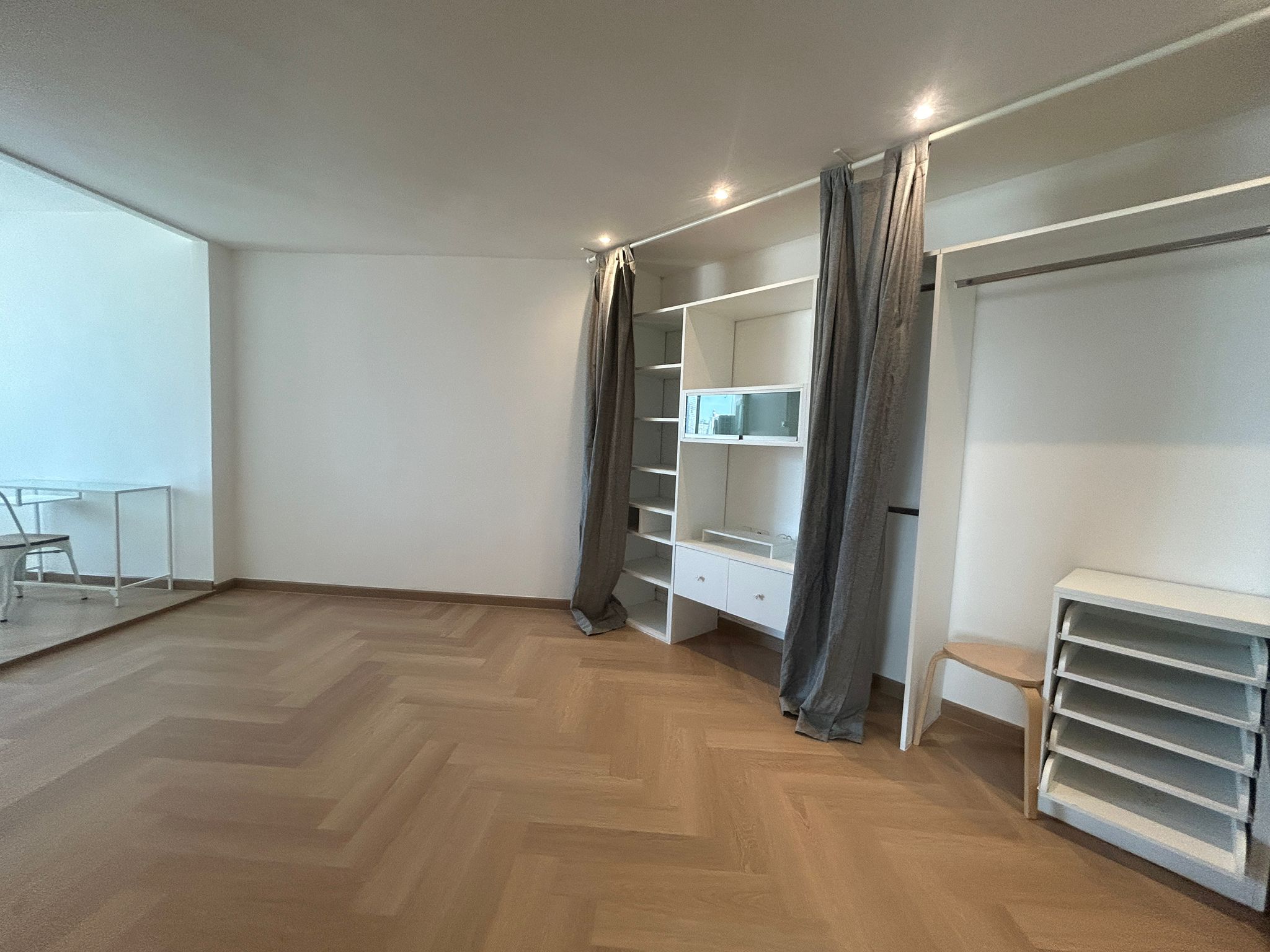 3-Bed 2-Bath 137 sqm Condo at D.S. Tower 2 Near BTS Phrom Phong for Rent 67,000 THB/month