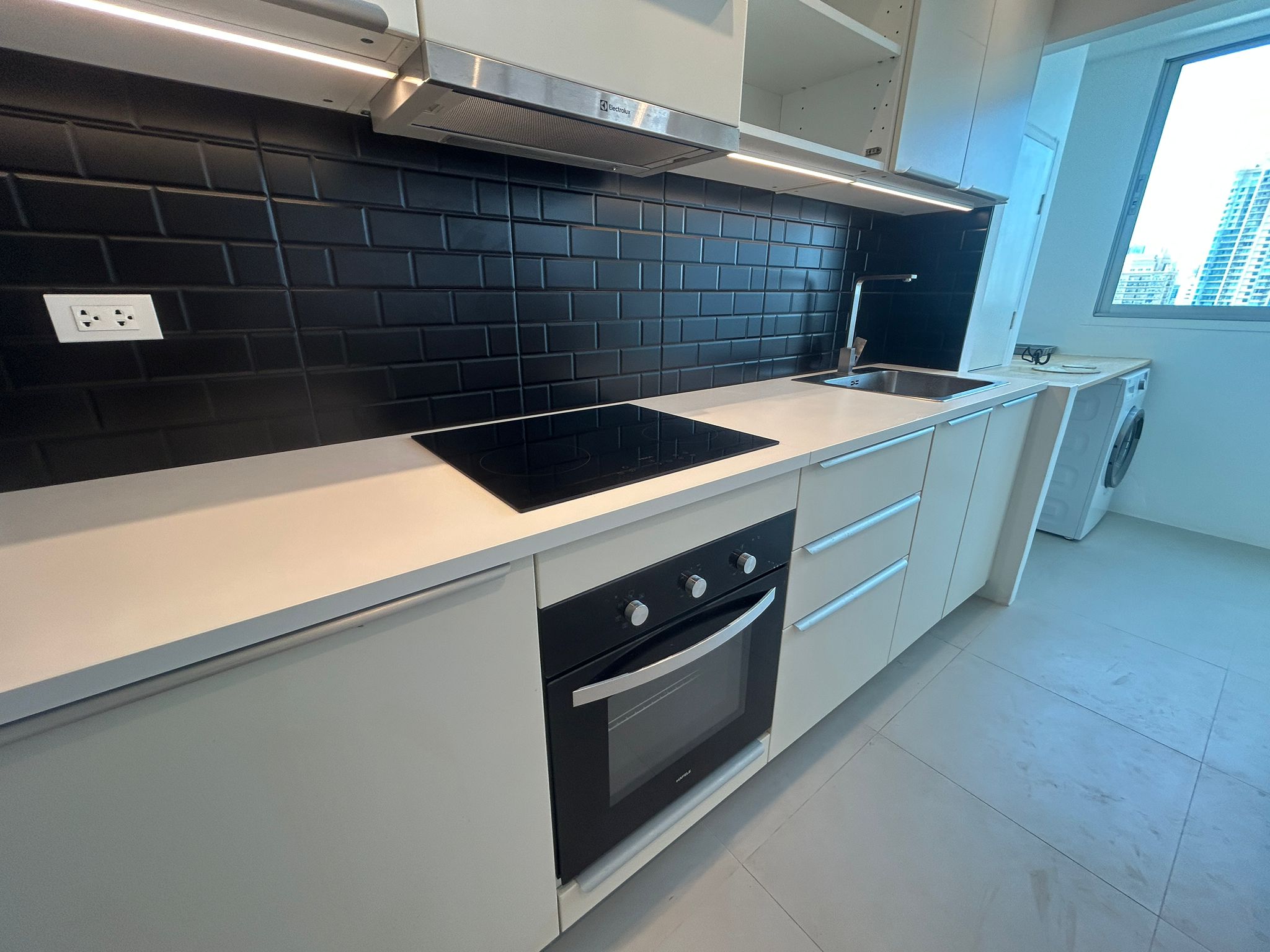 3-Bed 2-Bath 137 sqm Condo at D.S. Tower 2 Near BTS Phrom Phong for Rent 67,000 THB/month