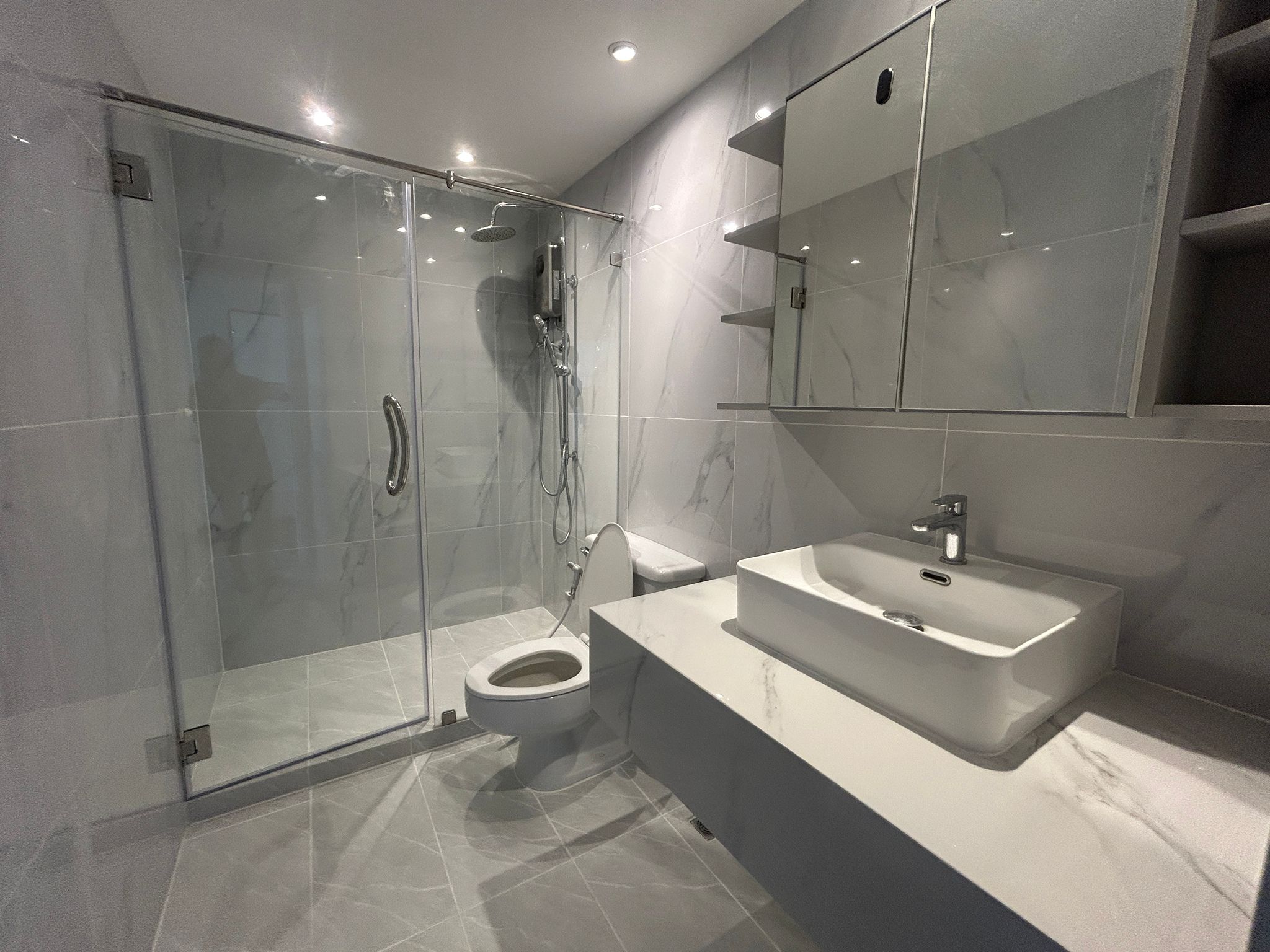 3-Bed 2-Bath 137 sqm Condo at D.S. Tower 2 Near BTS Phrom Phong for Rent 67,000 THB/month