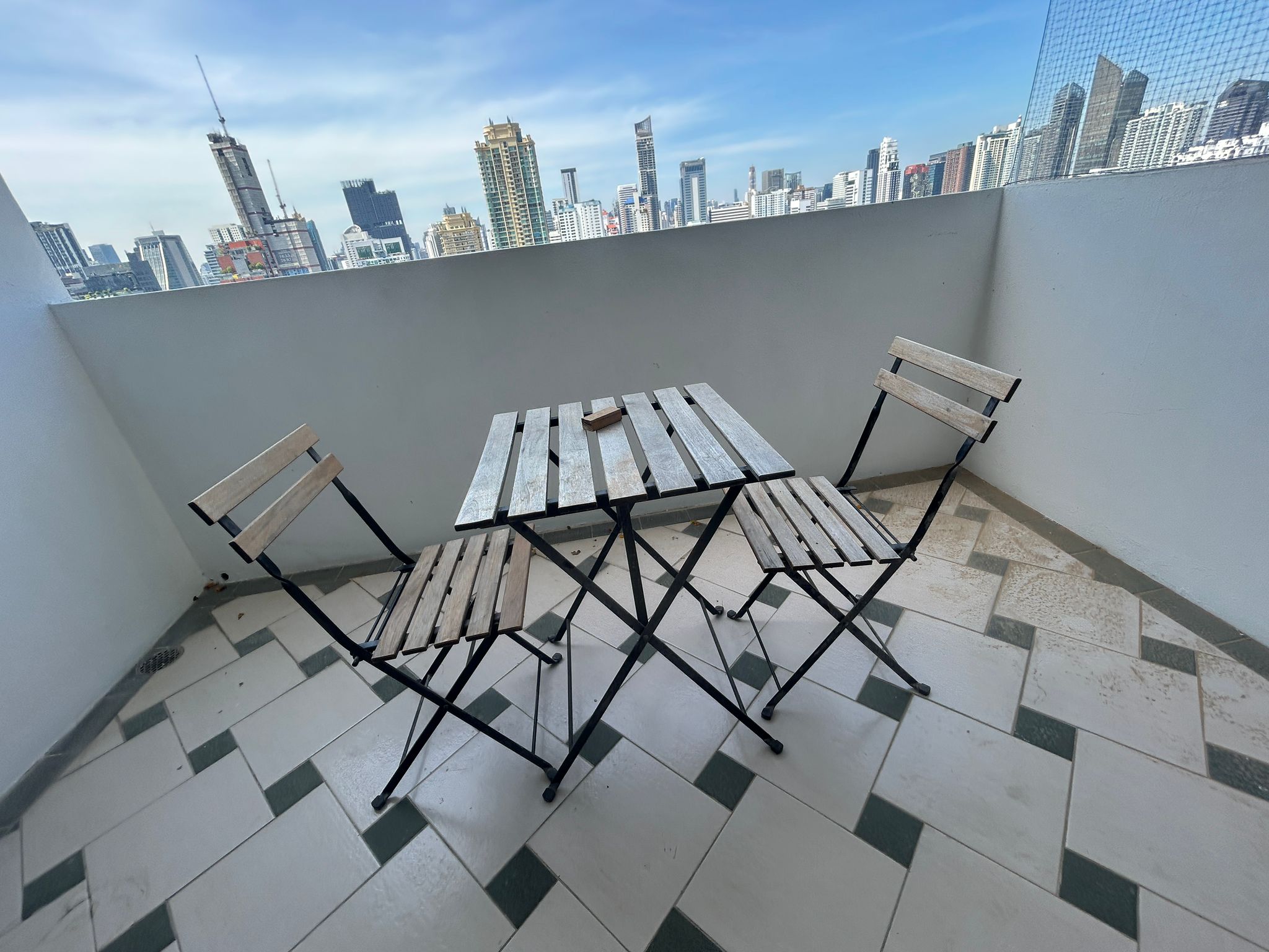 3-Bed 2-Bath 137 sqm Condo at D.S. Tower 2 Near BTS Phrom Phong for Rent 67,000 THB/month