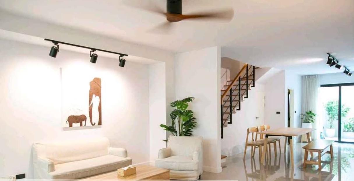5-Bed 4-Bath 240 sqm Townhouse at Areeya Mandarina Sukhumvit 77 near BTS On Nut for Rent 70K THB/month