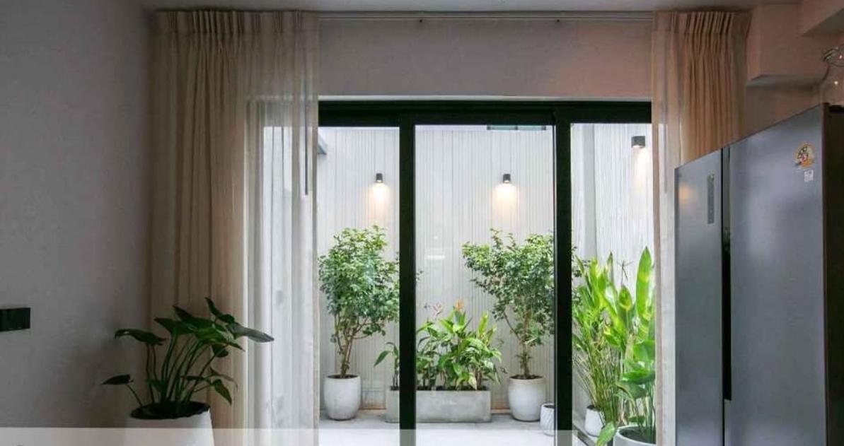 5-Bed 4-Bath 240 sqm Townhouse at Areeya Mandarina Sukhumvit 77 near BTS On Nut for Rent 70K THB/month