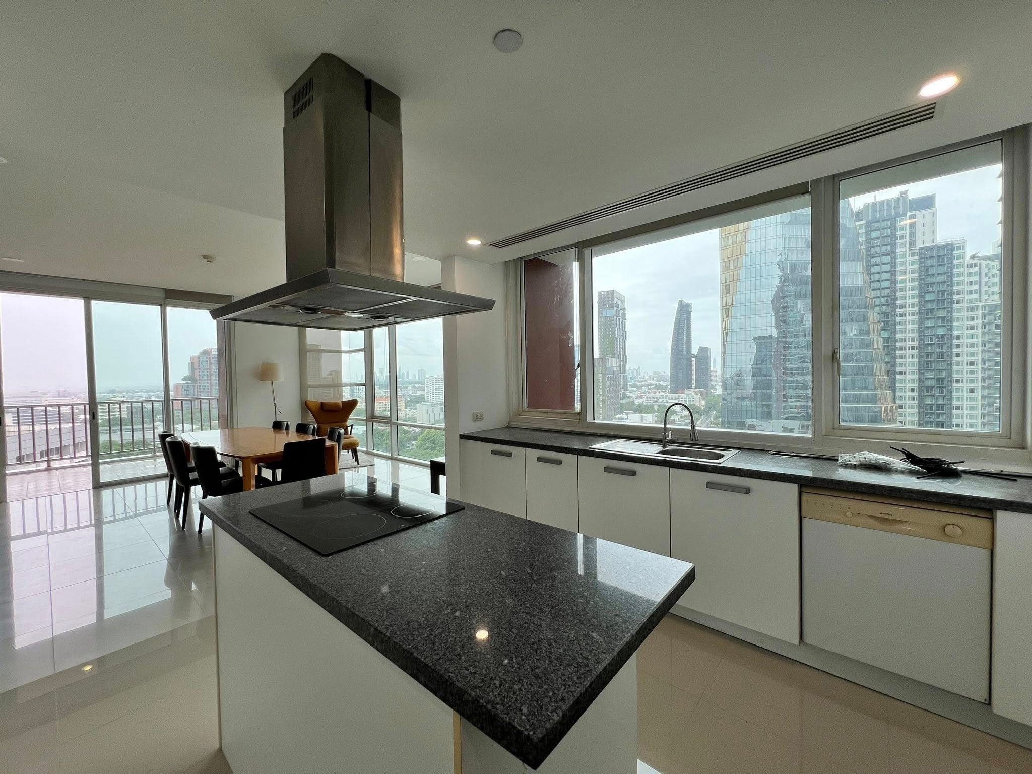 3-Bed 3-Bath 170 sqm Fullerton Sukhumvit Condo Near BTS Ekkamai for Rent 90K THB