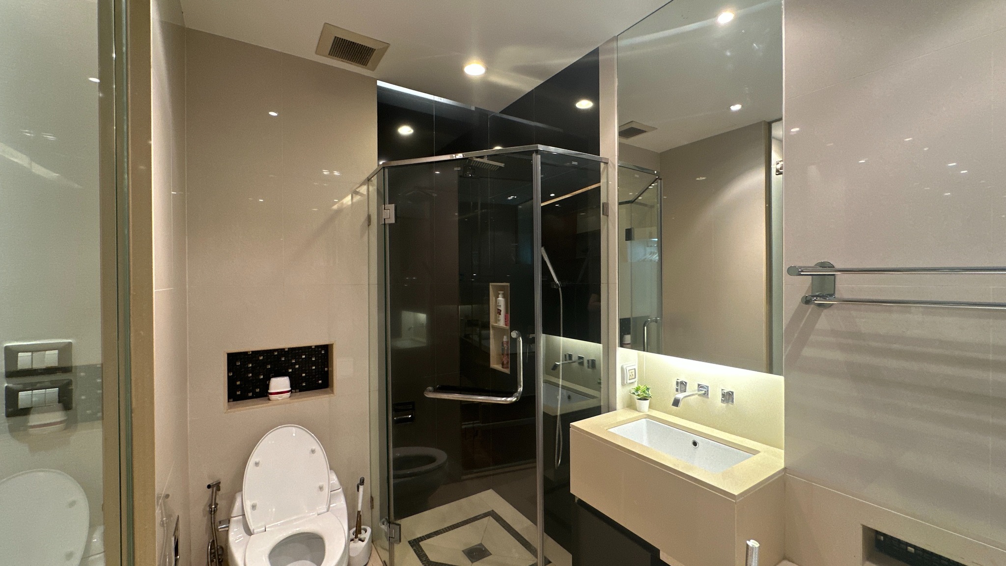 1-Bed 1-Bath Condo 45 sqm at The Address 28 near BTS Phrom Phong – Rent 40K THB / Sale 8.9M THB