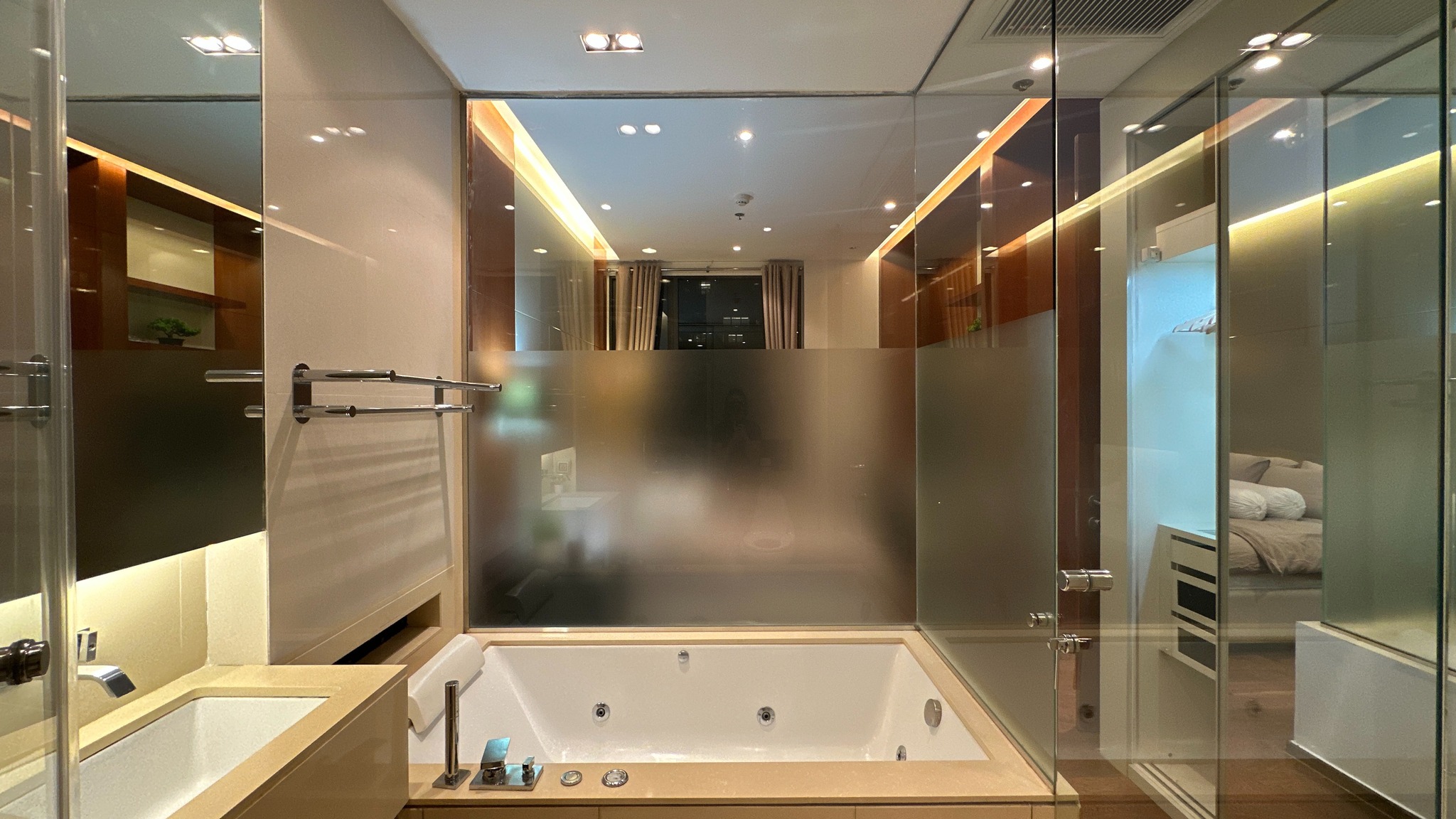 1-Bed 1-Bath Condo 45 sqm at The Address 28 near BTS Phrom Phong – Rent 40K THB / Sale 8.9M THB