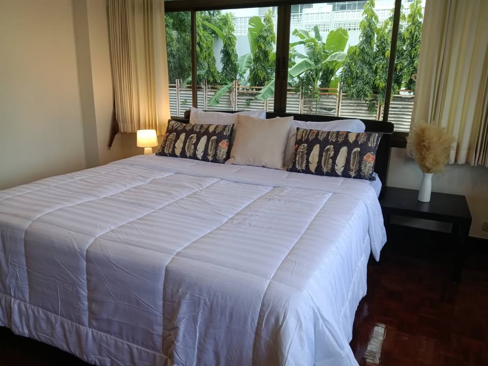 3-Bed 2-Bath 200 sqm Swasdi Mansion Sukhumvit 31 Condo Near Phrom Phong BTS for Rent 55K THB