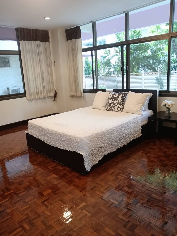 3-Bed 2-Bath 200 sqm Swasdi Mansion Sukhumvit 31 Condo Near Phrom Phong BTS for Rent 55K THB