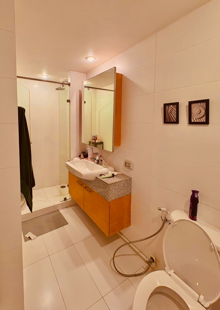 1-Bed 1-Bath 58 sqm Condo at Manhattan Chidlom Near BTS Chit Lom for Sale 6.8M THB